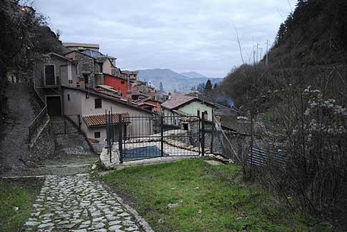 Tagliacozzo - Tagliacozzo uno dei luoghi ideali per chi ama il walking. Da qui ci si arrampica su un percorso dello scoutismo dedicato al fondatore del movimento scout Baden Powell width=